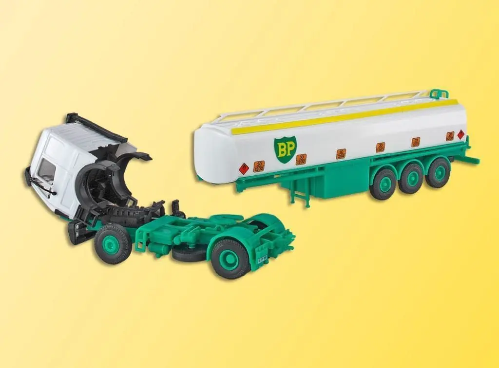 Kibri 14670 - Mercedes-Benz 2-achs Zugmaschine mit Tankauflieger BP H0 1:87