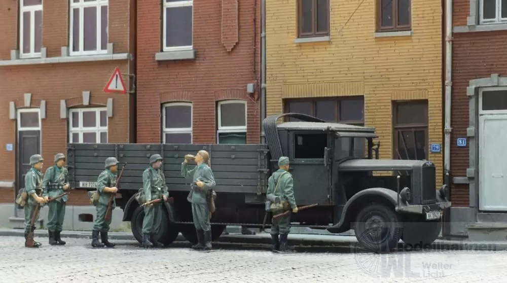 ARTITEC b.v. 7720009 - WM-Infanterie wartet auf Transport BAUSATZ 1:72