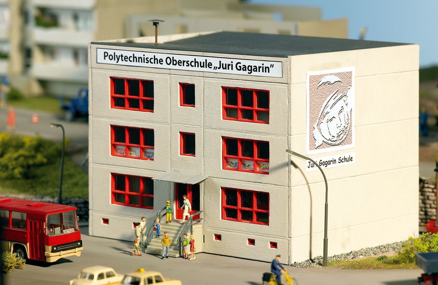 Piko 61150 - Plattenbau Polytechnische Oberschule