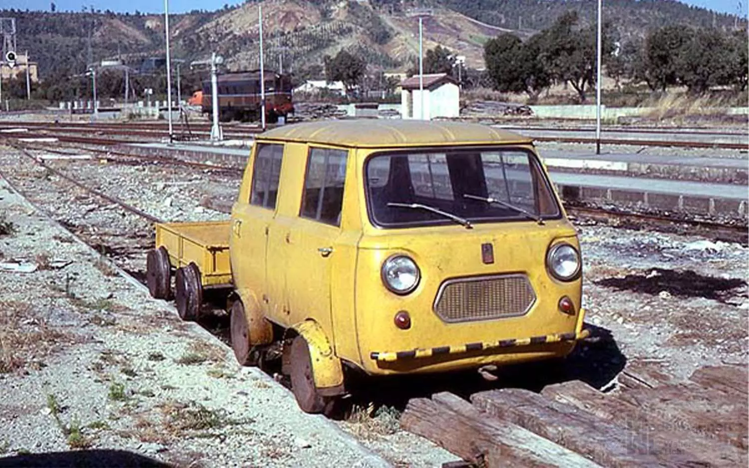 Rivarossi 9006 - Draisine Fiat 500 FS Ep.IV gelb miot Anhänger H0/GL