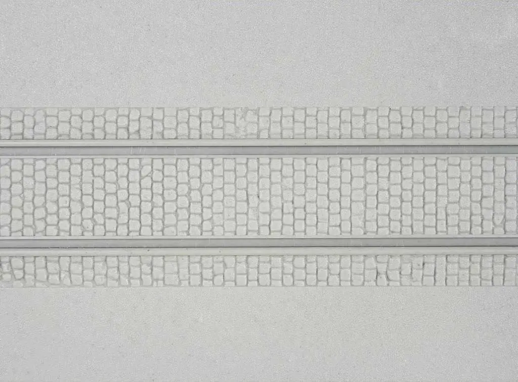 Kibri 34125 - Straßenplatte mit Gleiskörper L 20 x B 12 cm H0 1:87