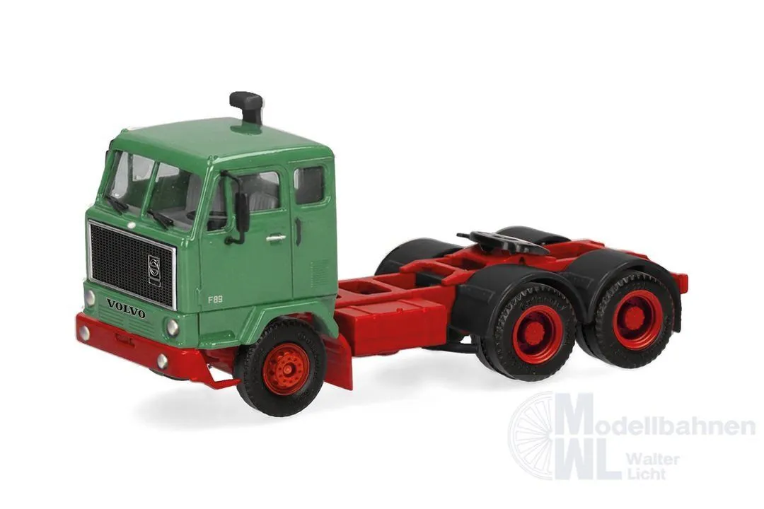Herpa 321594-002 - Volvo F89 Zugmaschine 3achs, resedagrün H0 1:87