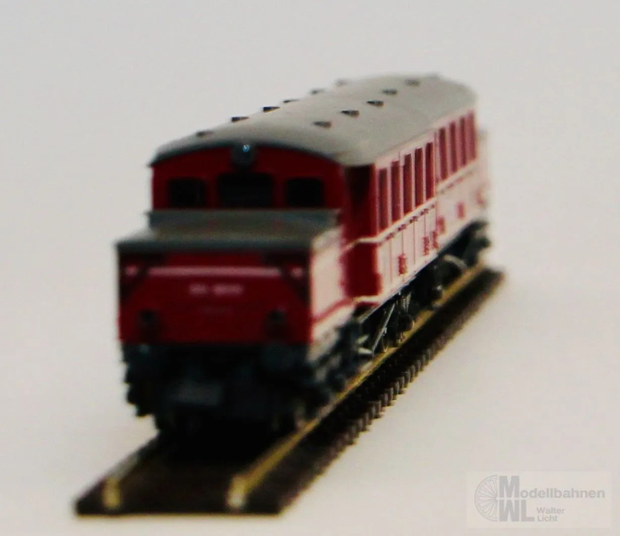 Hobbytrain 15774 - HOBBYTRAIN - Akku-Triebwagen ETA 180 015 DB Ep.III rot 2.tlg. N 1:160