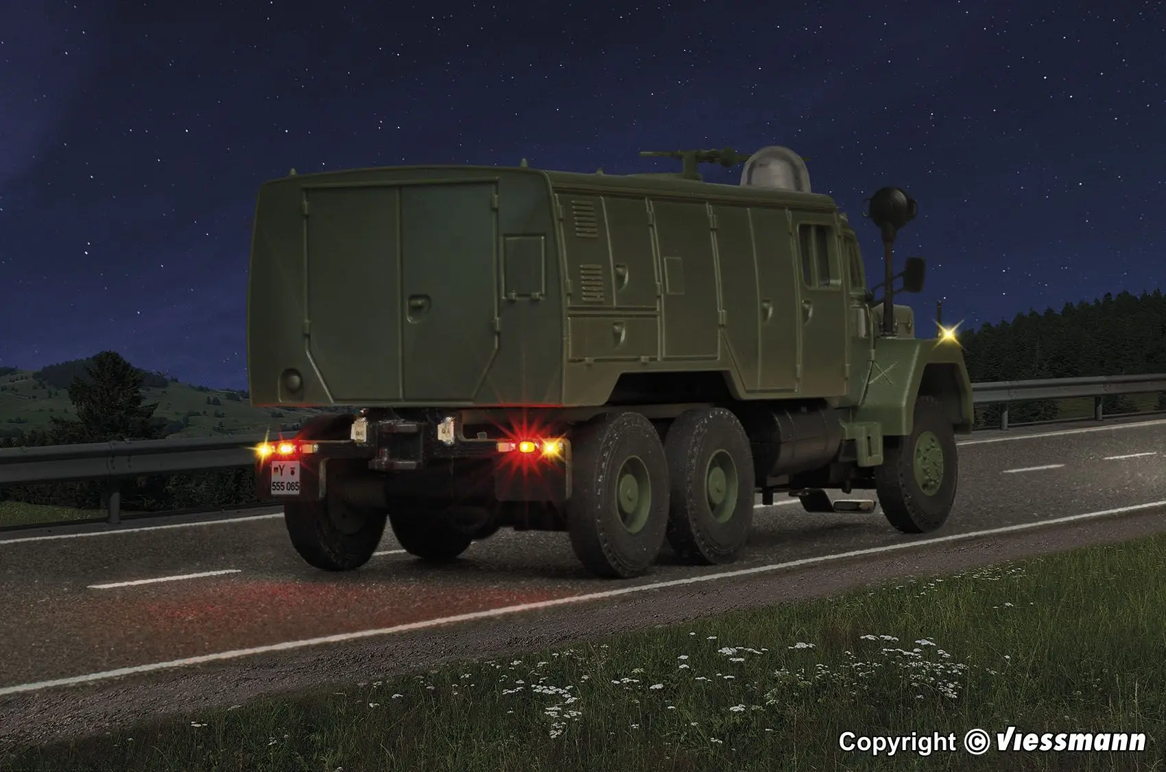 Viessmann 8065 - CarMotion MAGIRUS Feuerwehr 3-achs mit Rundumleuchte Militär Basis H0 1:87