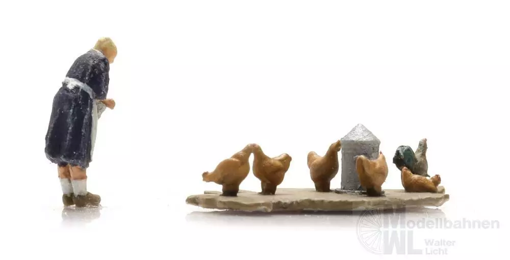 ARTITEC b.v. 5160034 - Bäuerin mit Hühnern Fertigmodell 1:160