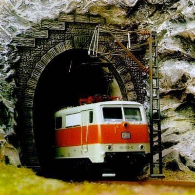 Busch 7026 - 2 E-Lok-Portale H0 1:87