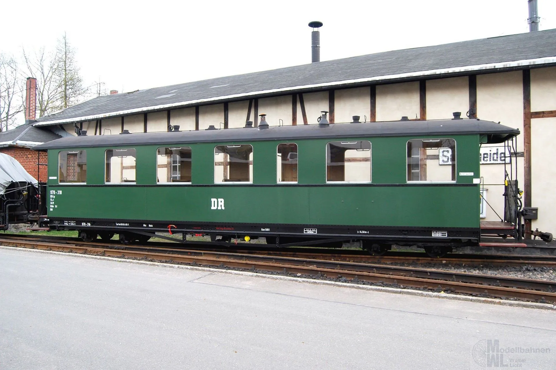 Bemo 3022832 - Personenwagen DR Ep.III 970-350 Blech-Wagenkasten H0e