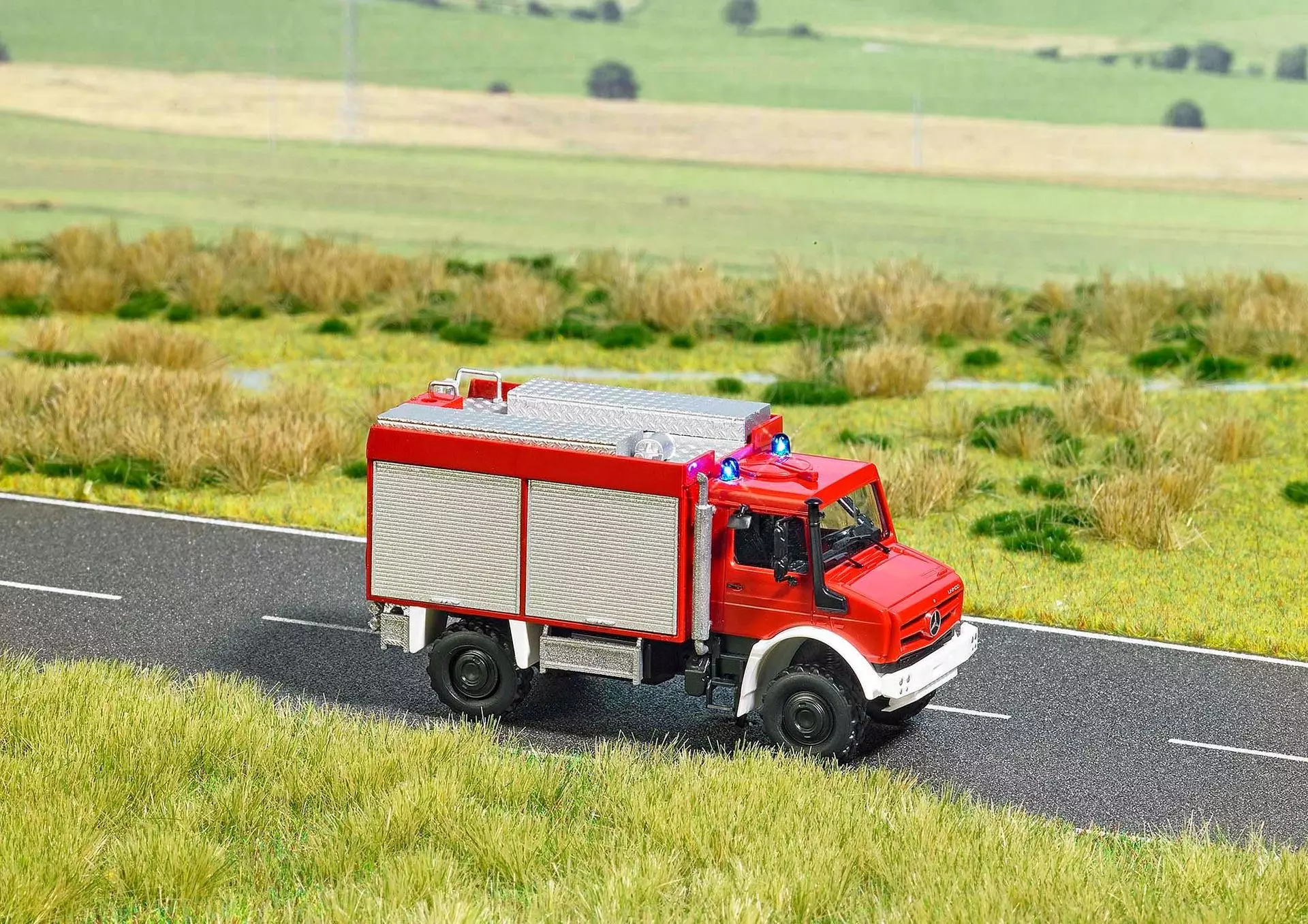 Busch 5599 - Mercedes-Benz Unimog Feuerwehr H0 1:87