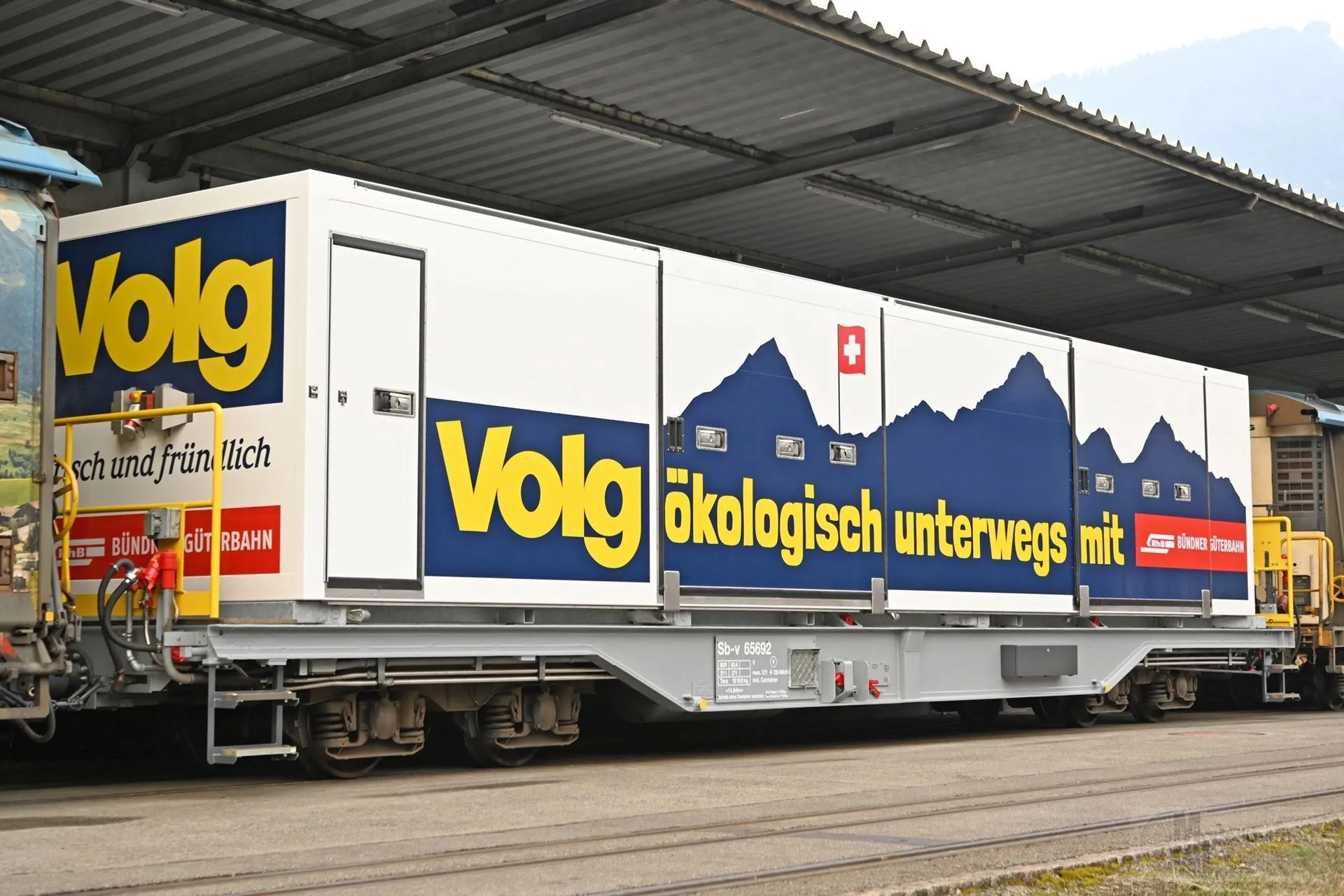 Bemo 2292103 - Containertragwagen RhB Ep.VI Sb-v 65693 mit Klimacontainer Volg H0m