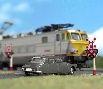Busch 5968 - Bahnübergang Belgien H0 1:87