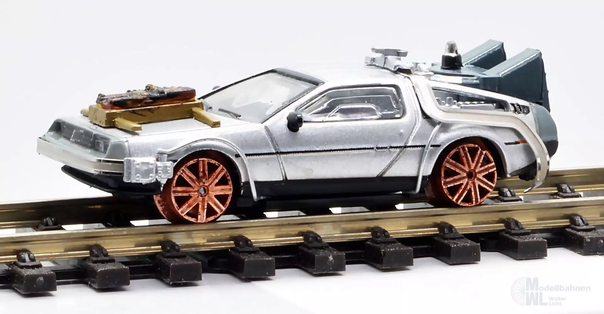 NPE NA88222 - DeLorean Zeitmaschine ohne Antrieb H0 1:87