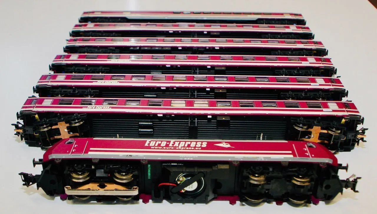 Märklin 36626 - MÄRKLIN - EuroExpress Sonderzug Lok und 6 Wagen H0/WS Digital