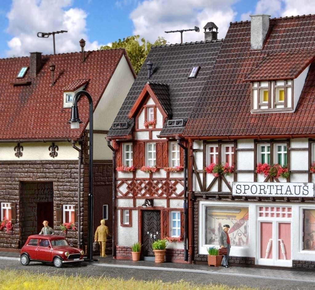 Vollmer 43673 - Fachwerkaus Bahnhofstraße H0 1:87 Vollmer 43673 - Fachwerkaus Bahnhofstraße H0 1:87