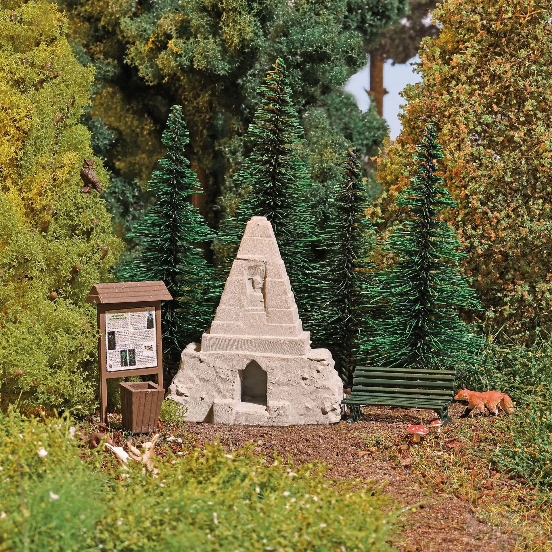 Busch 1861 - Obelisk im Wald TT 1:120