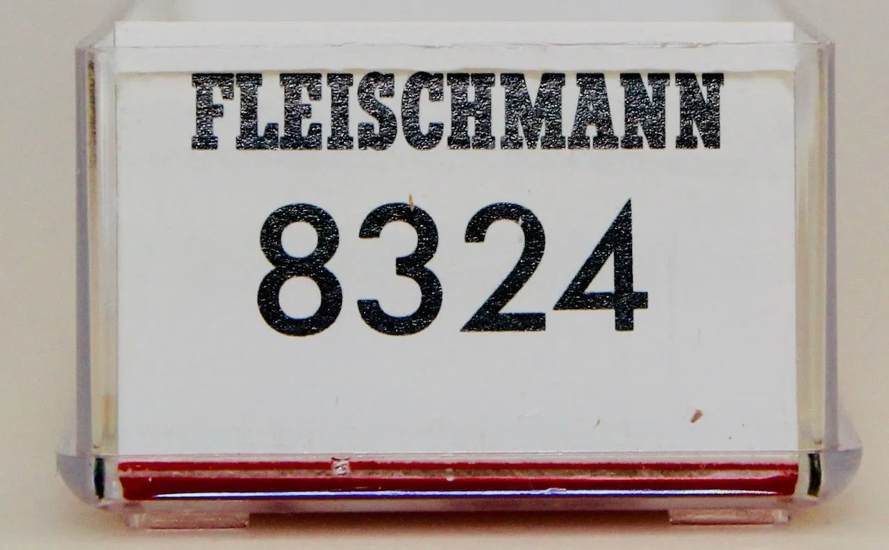 Fleischmann 8324 - FLEISCHMANN - Kühlwagen DB Ep.IV Löwenbräu N 1:160