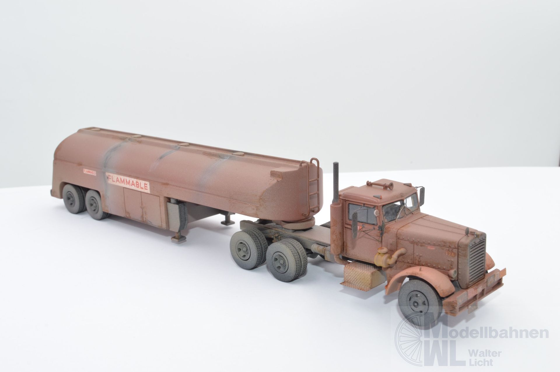 NPE NA99116 - Peterbilt 281 Confidential - H0 1:87
