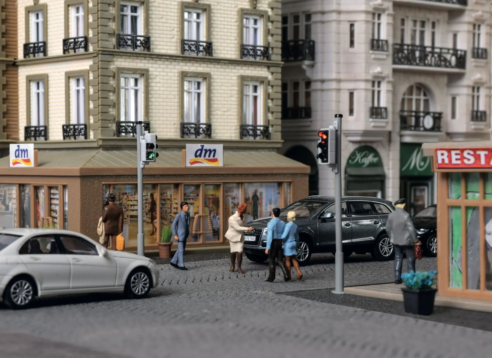 Viessmann 5095 - Verkehrsampel mit Fußgängerampel und LED 2 Stück H0 1:87