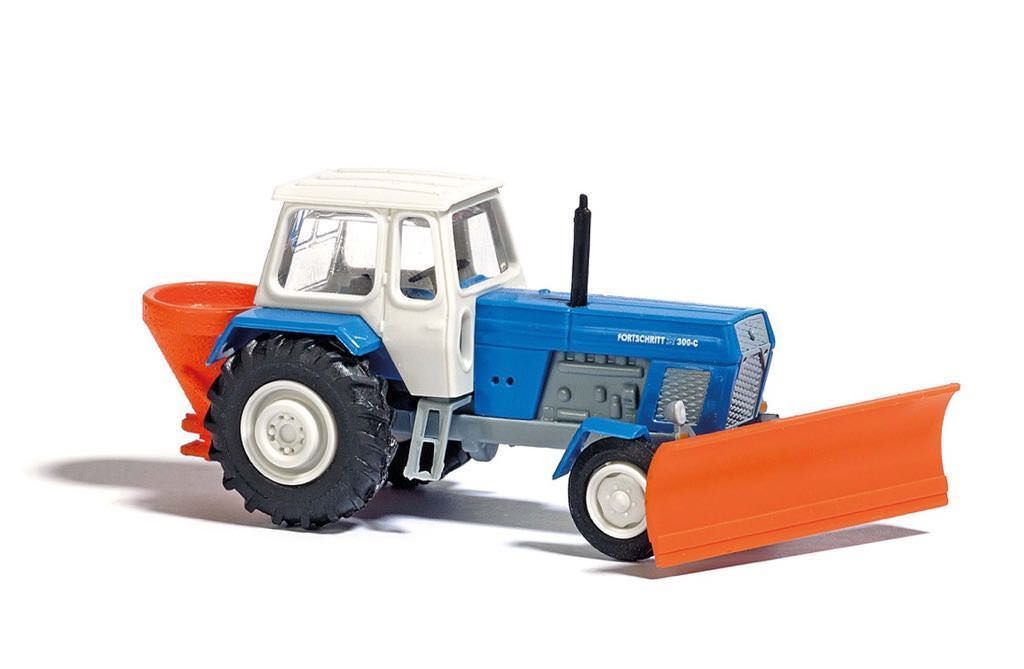 Busch 8699 - Traktor mit Schneepflug TT 1:120