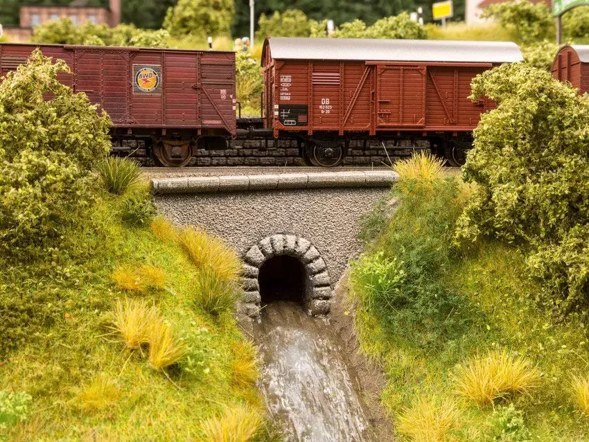 Noch 58296 - Wasserdurchlass Tunnel 2 Stück, 8 x 4,3 cm H0 1:87