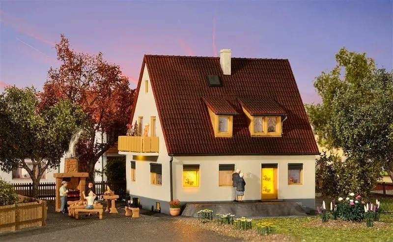 Kibri 38710 - Einfamilienhaus Lindenstaße H0 1:87