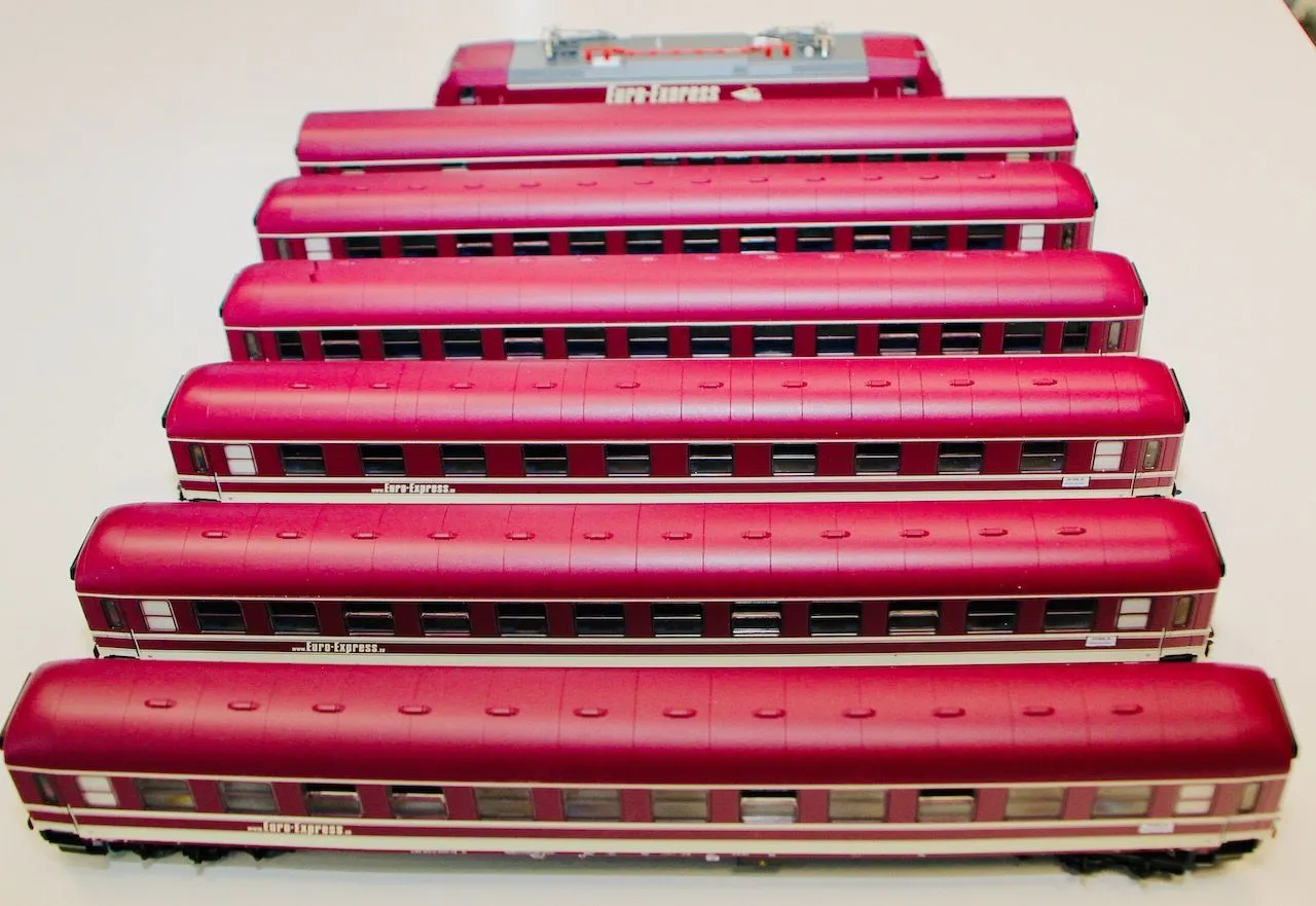 Märklin 36626 - MÄRKLIN - EuroExpress Sonderzug Lok und 6 Wagen H0/WS Digital