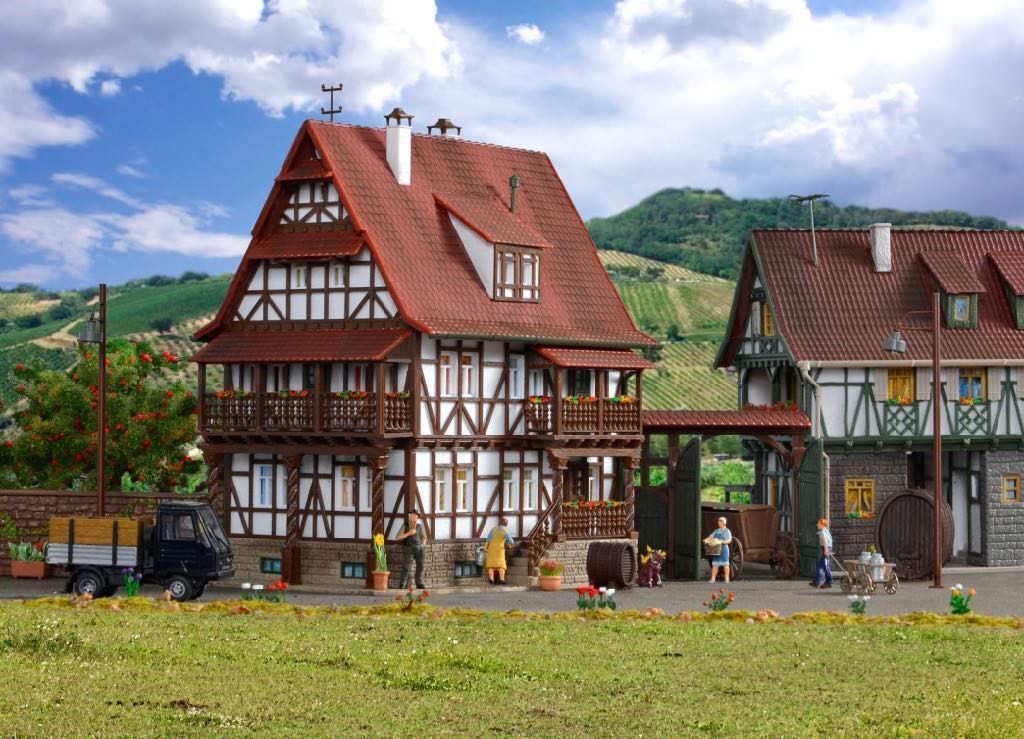 Vollmer 43732 - Winzerhaus mit Hoftor H0 1:87