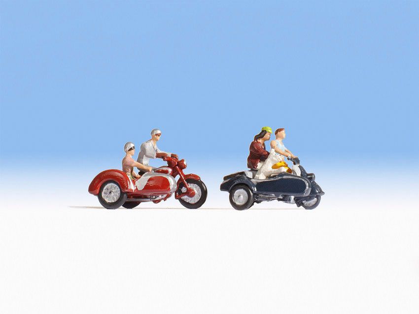 Noch 45905 - Motorradfahrer TT 1:120