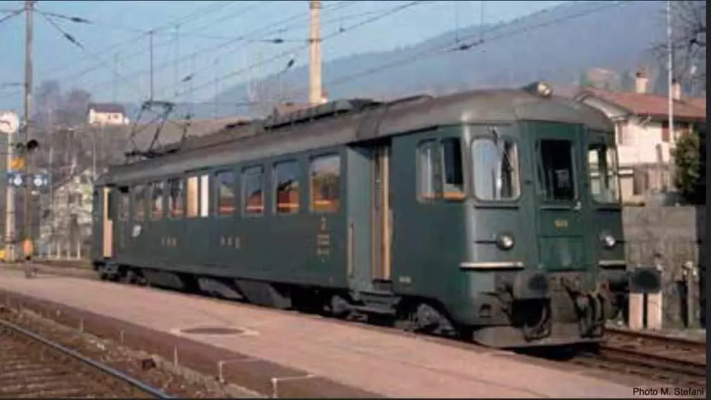 LS Models 17052S - Triebwagen RBe 4/4 SBB Ep.IV grün/rot altes Logo H0/GL Sound