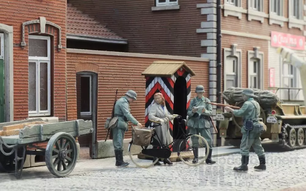ARTITEC b.v. 5870064 - WM Checkpoint + Frau auf dem Fahrrad (5x) H0 1:87