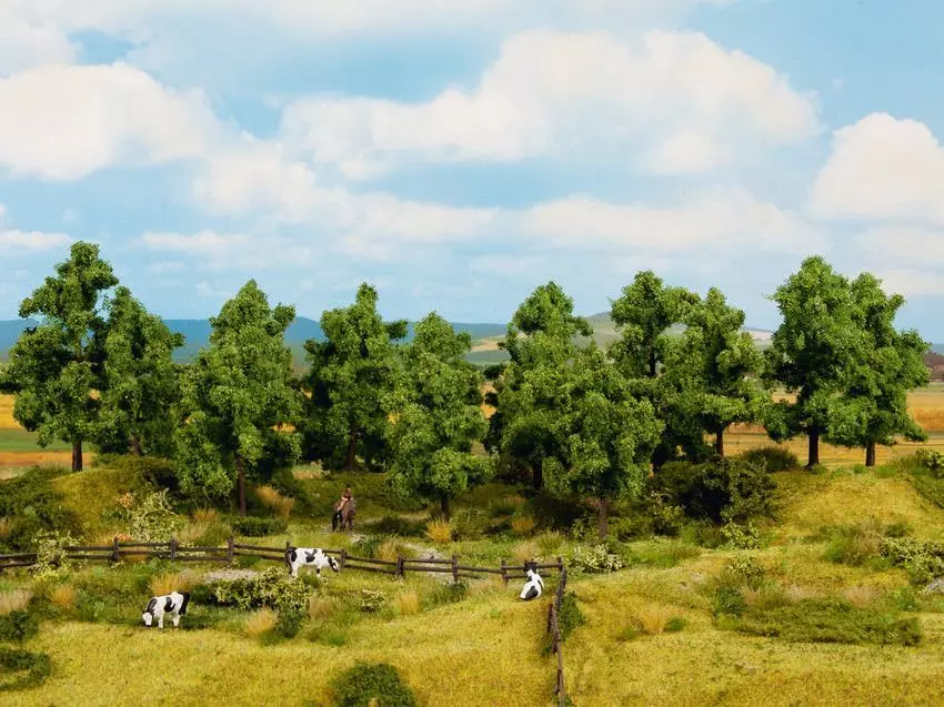 Noch 24601 - Laubbäume 16 Stück, 10 -14 cm H0 1:87/TT 1:120