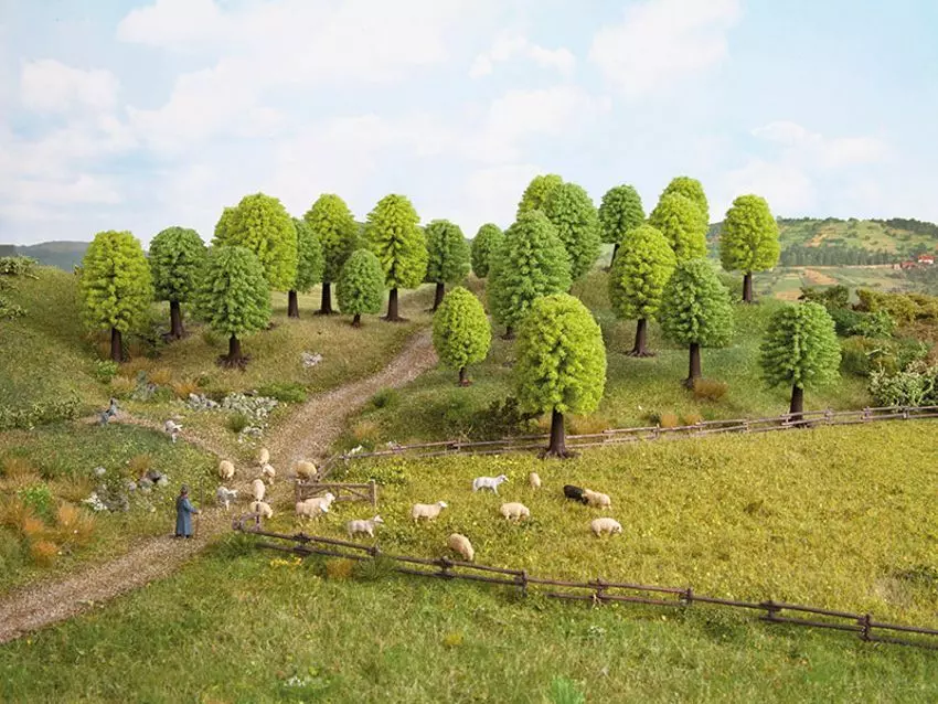 Noch 32901 - Laubbäume 10 Stück, 3,5 - 5 cm hoch N 1:160 /Z 1:220