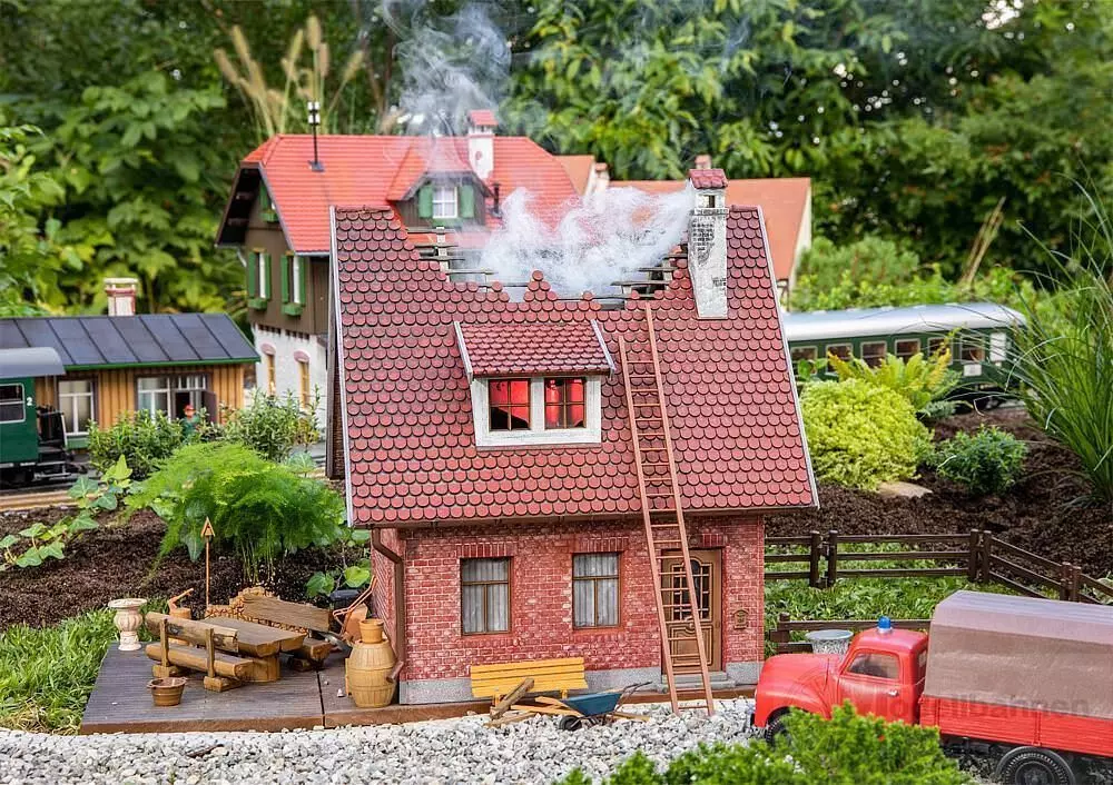 Pola 331091 - Brennendes Klinkerhaus Spur G 1:22,5