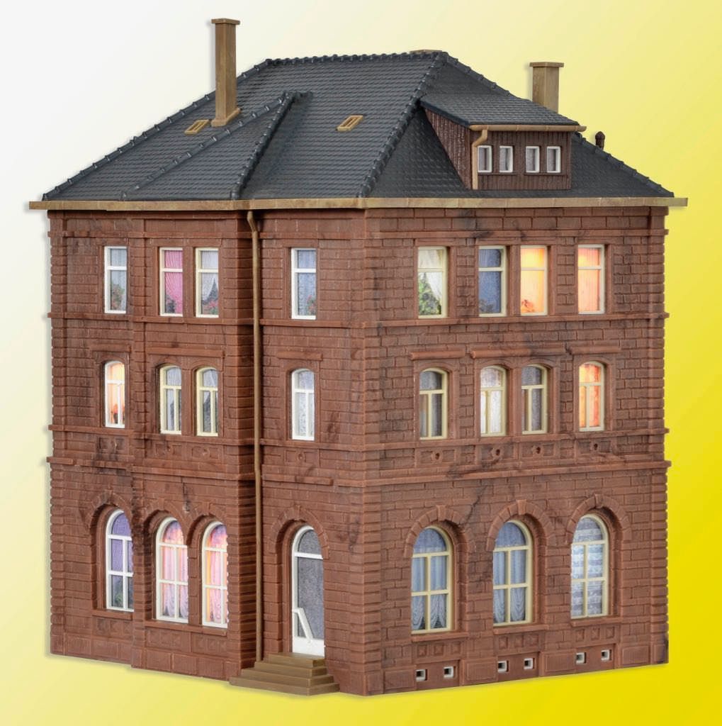 Kibri 38199 - Bahnbetriebsgebäude inkl. Hausbeleuchtungs-Startset H0 1:87