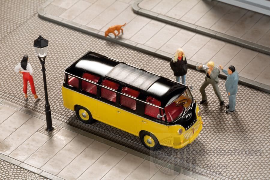 mini car 66016 - Goliath Express 1100 Luxusbus gelb/schwarz Dach geschlossen H0 1:87