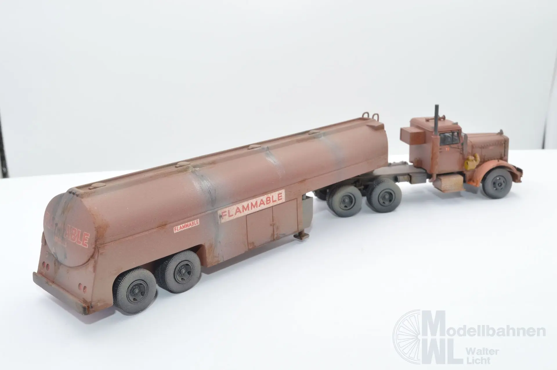 NPE NA99116 - Peterbilt 281 Confidential - H0 1:87
