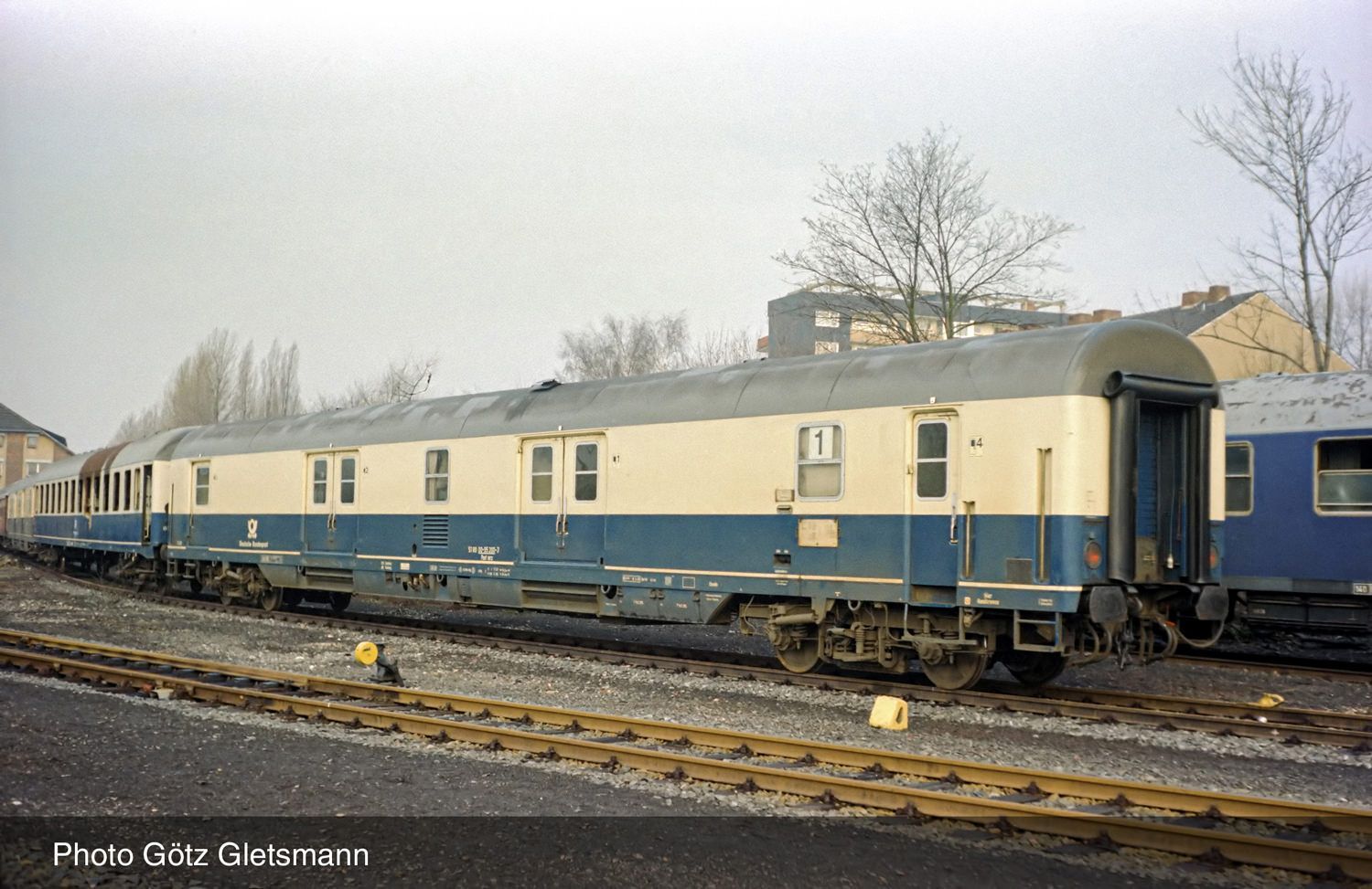 Arnold 4418 - Postwagen Ste DBP Ep.IV 2.tlg. ozeanblau/beige N 1:160