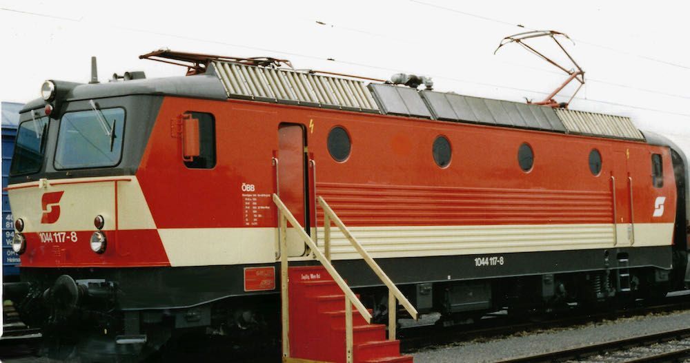 Jägerndorfer Modellbahn 64542 - E-Lok Rh 1044 ÖBB Ep.IV Schachbrett N 1:160 Sound