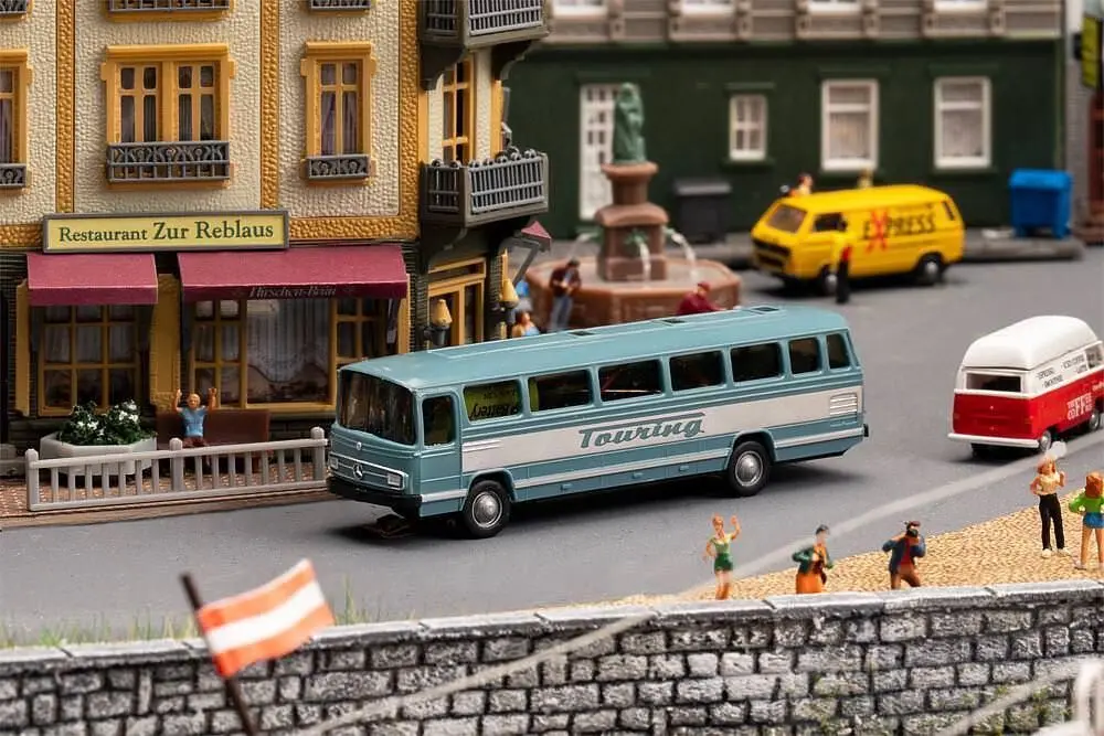 Faller 162040 - Mercedes-Benz O302 Touring H0 1:87