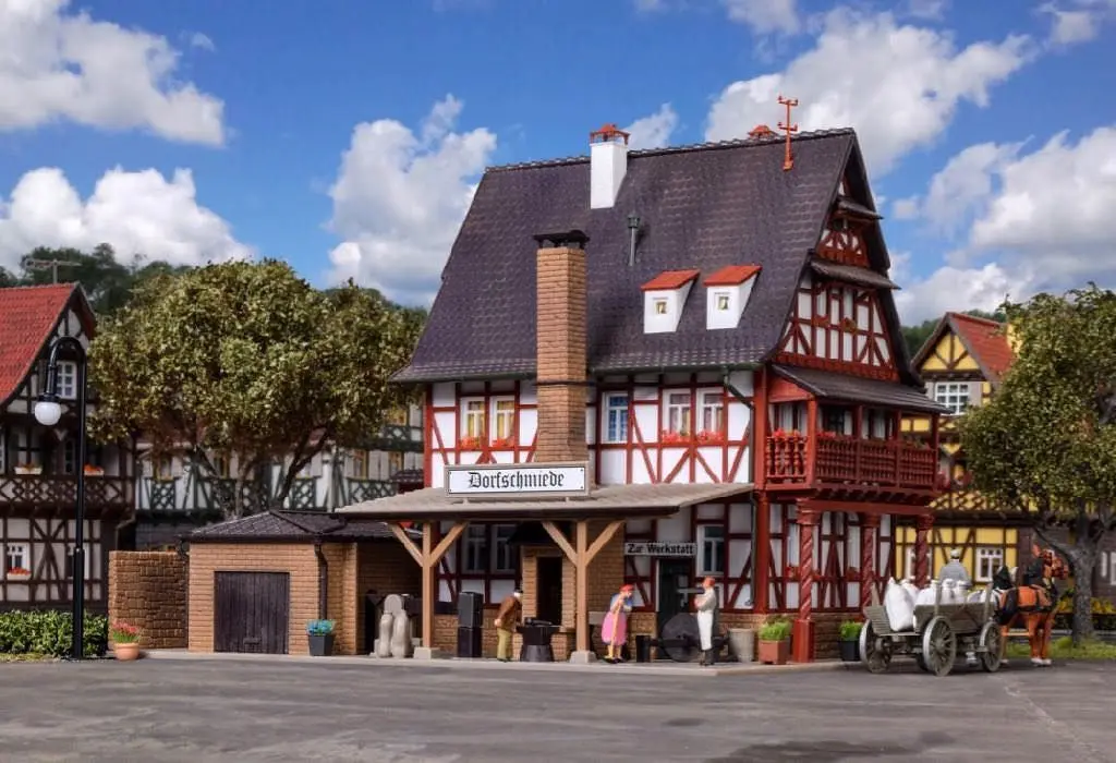 Vollmer 43696 - Dorfschmiede mit Inneneinrichtung und Beleuchtung H0 1:87