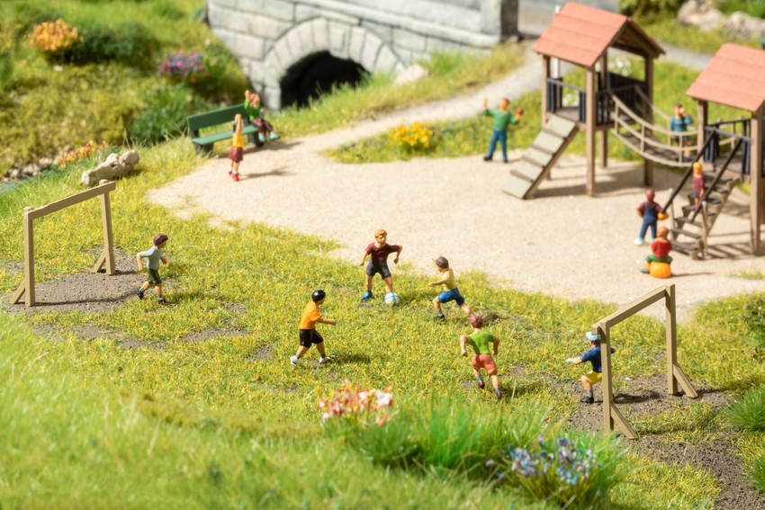 Noch 15817 - Kinder auf dem Bolzplatz H0 1:87