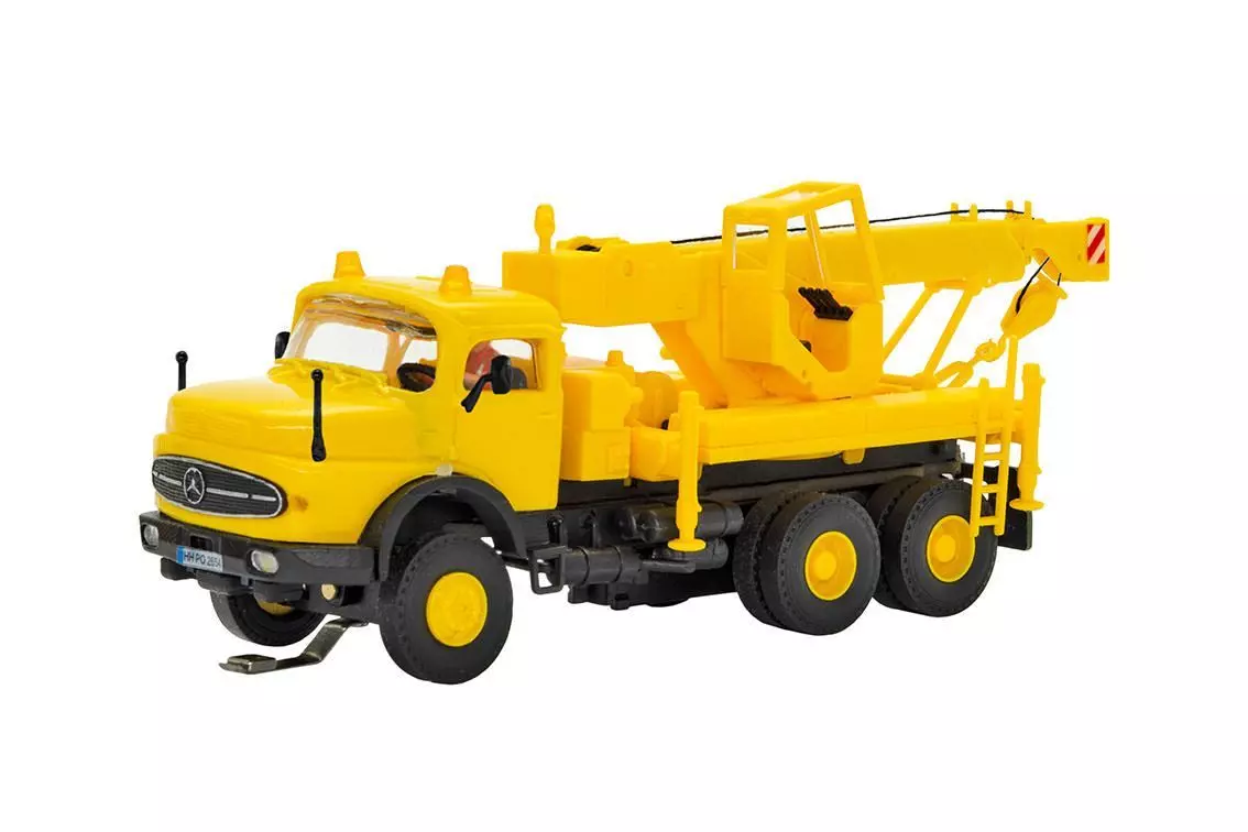 Viessmann 8022 - CarMotion Mercedes-Benz Rundhauber mit Bergekran gelb H0 1:87