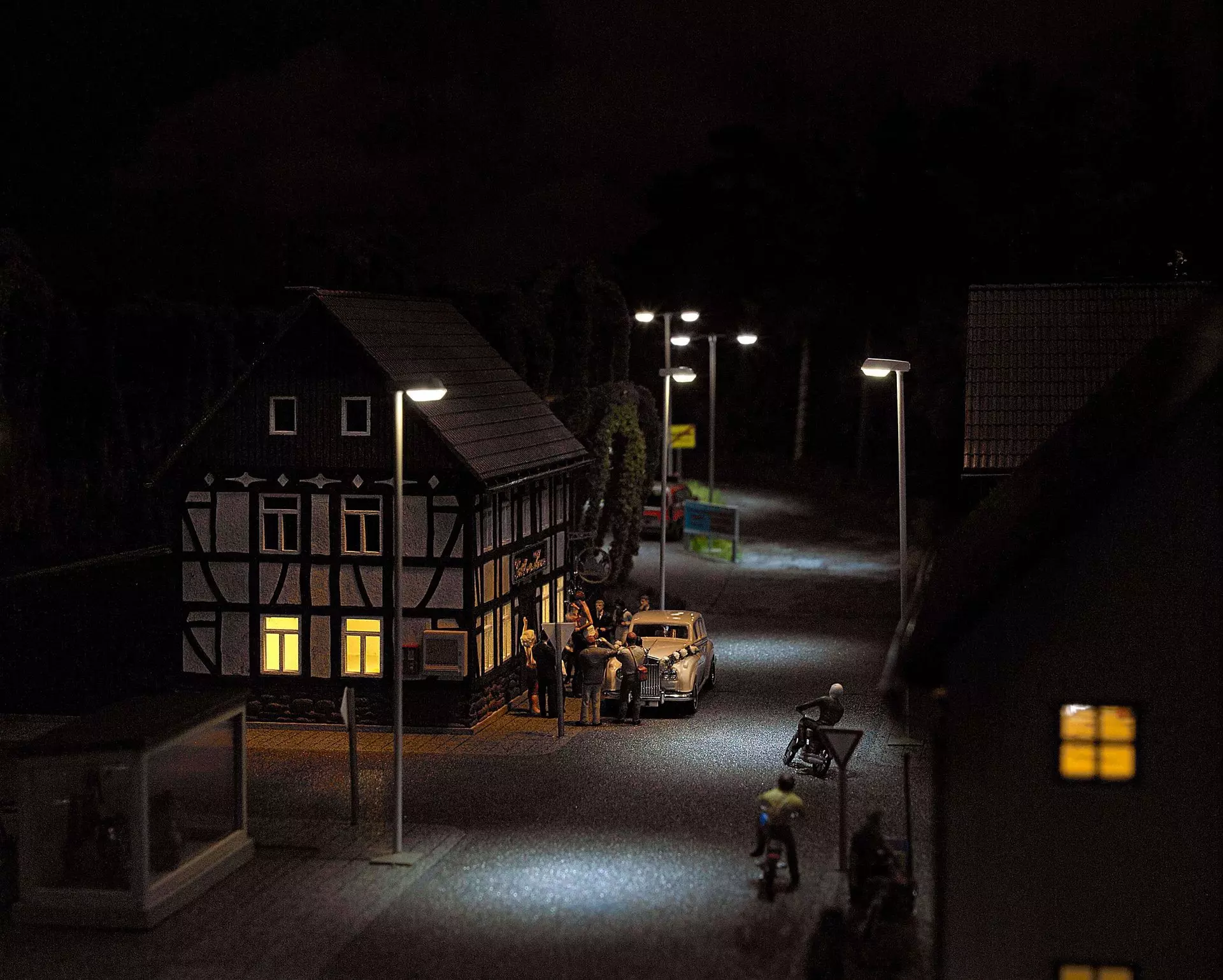 Busch 4198 - Mastleuchte AEG H0 1:87