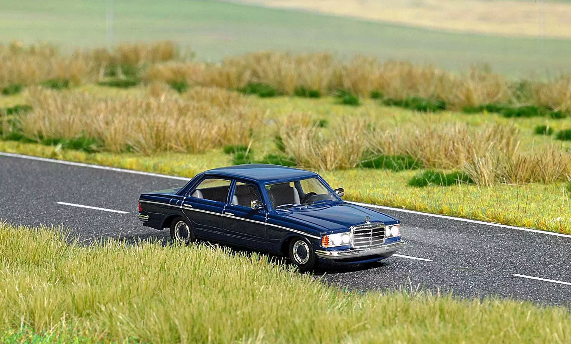 Busch 5661 - Mercedes-Benz W 123 H0 1:87
