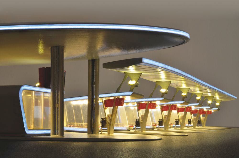 Kibri 39000 - Moderner Busbahnhof Halle/Saale Komplett-Set inkl LED-Beleuchtung H0 1:87