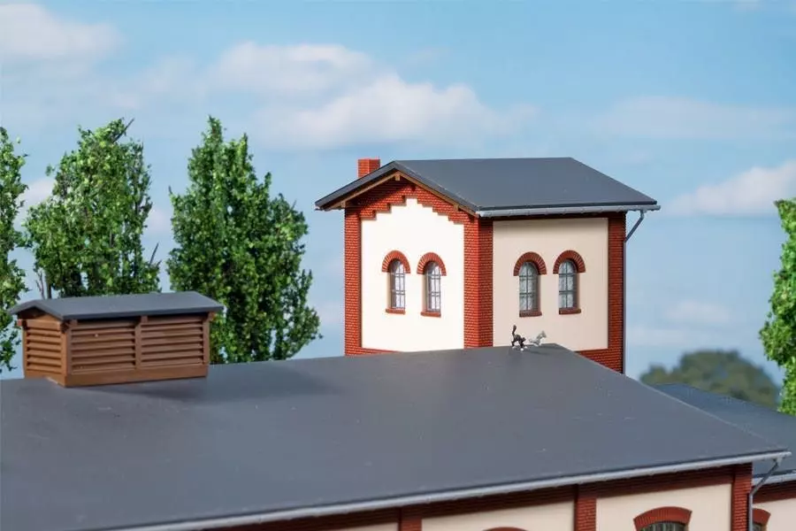 Auhagen 13342 - Lokschuppen mit Wasserturm TT 1:120