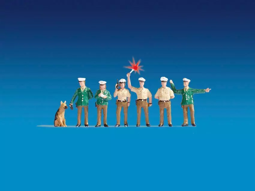 Noch 17550 - Polizisten Deutschland beleuchtet grün H0 1:87