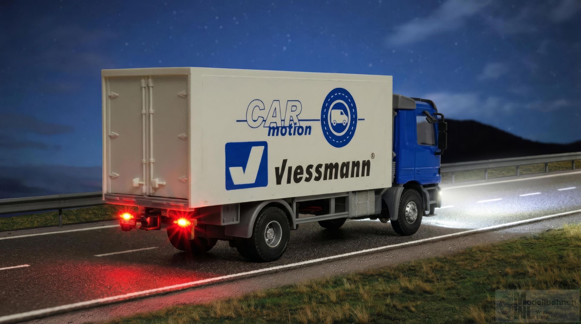 Viessmann 8116 - Mercedes-Benz ACTROS 2-achs Kofferaufbau Viessmann CarMotion H0 1:87
