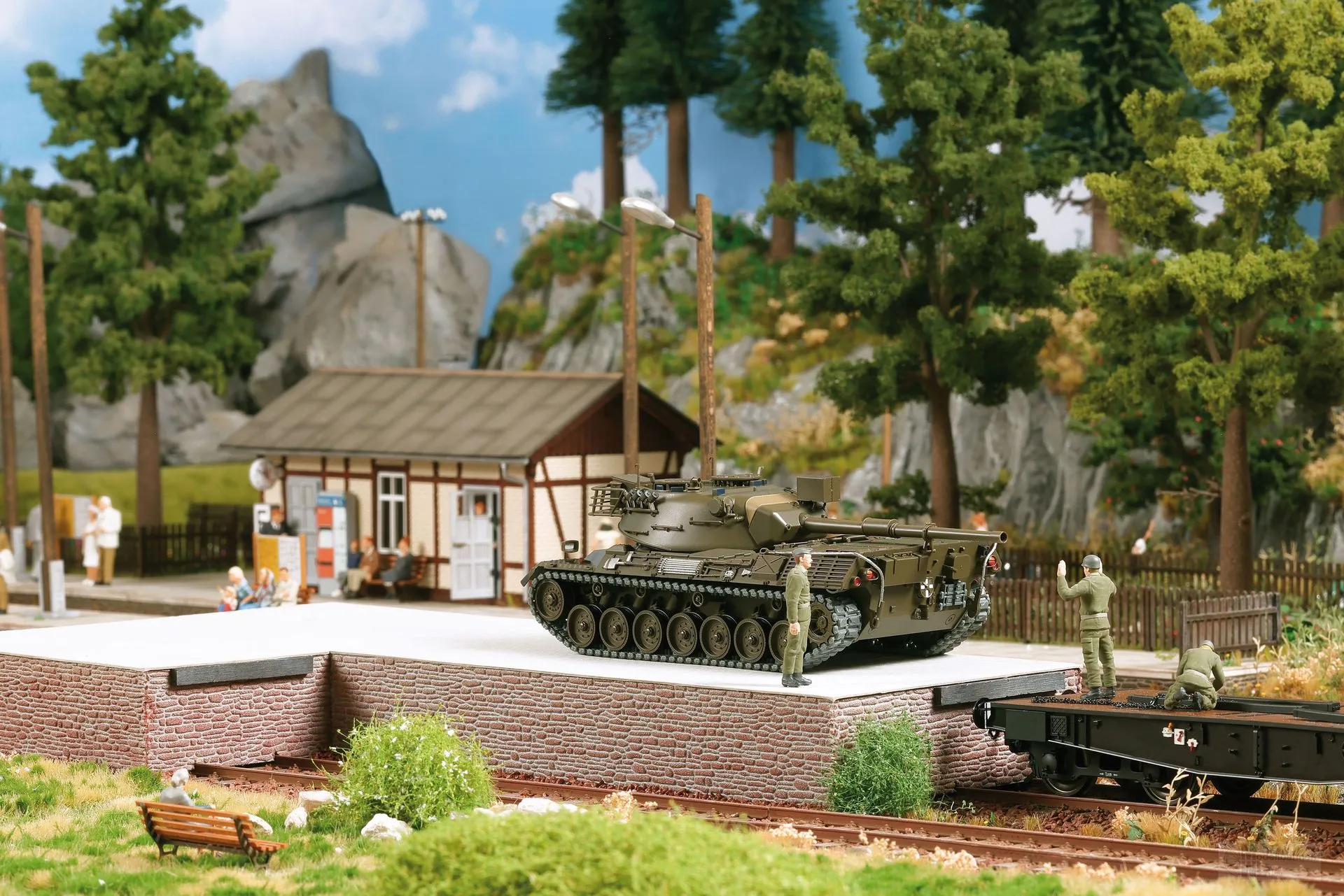 Busch 10711 - Panzer Leopard mit 3 Soldaten Spur 0