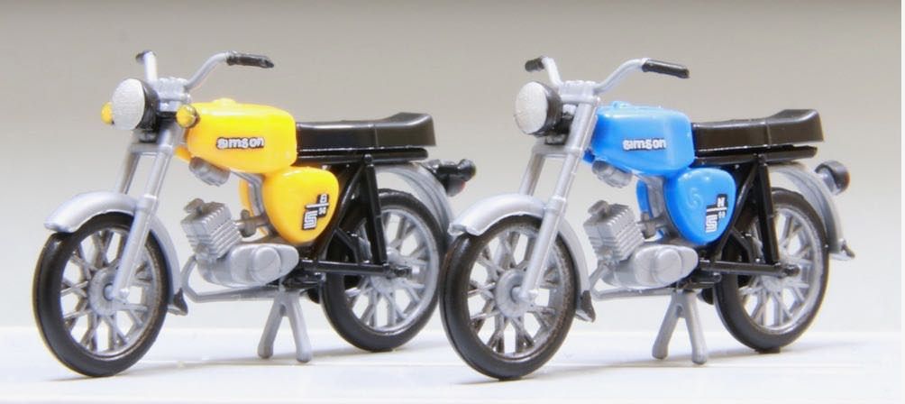 Kres 10150 - Motorrad Simson S50 gelb und blau 2 Stück H0 1:87 Kres 10150 - Motorrad Simson S50 gelb und blau 2 Stück H0 1:87