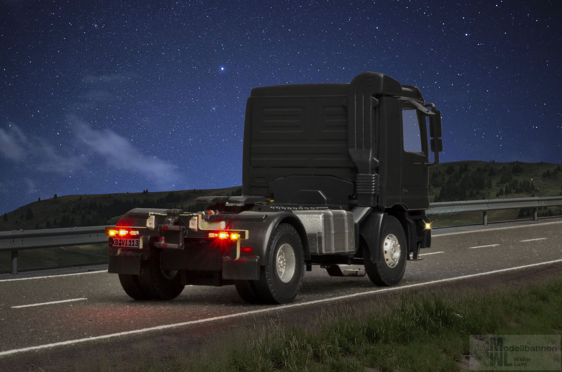 Viessmann 8113 - CarMotion Mercedes-Benz ACTROS Feuerwehr Funktionsmodell H0 1:87